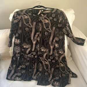 Comfy USA Black and Beige Patterned Blouse